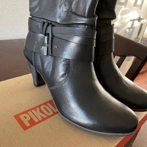 Pikolinos Black leather ankle boots